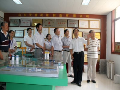 2012.7.28日山東天意兩項科技成果鑒定順利通過,北京領導專家,到我公司參觀指導